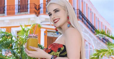 Modelo cubana Haniset Rodríguez posa sensual con un